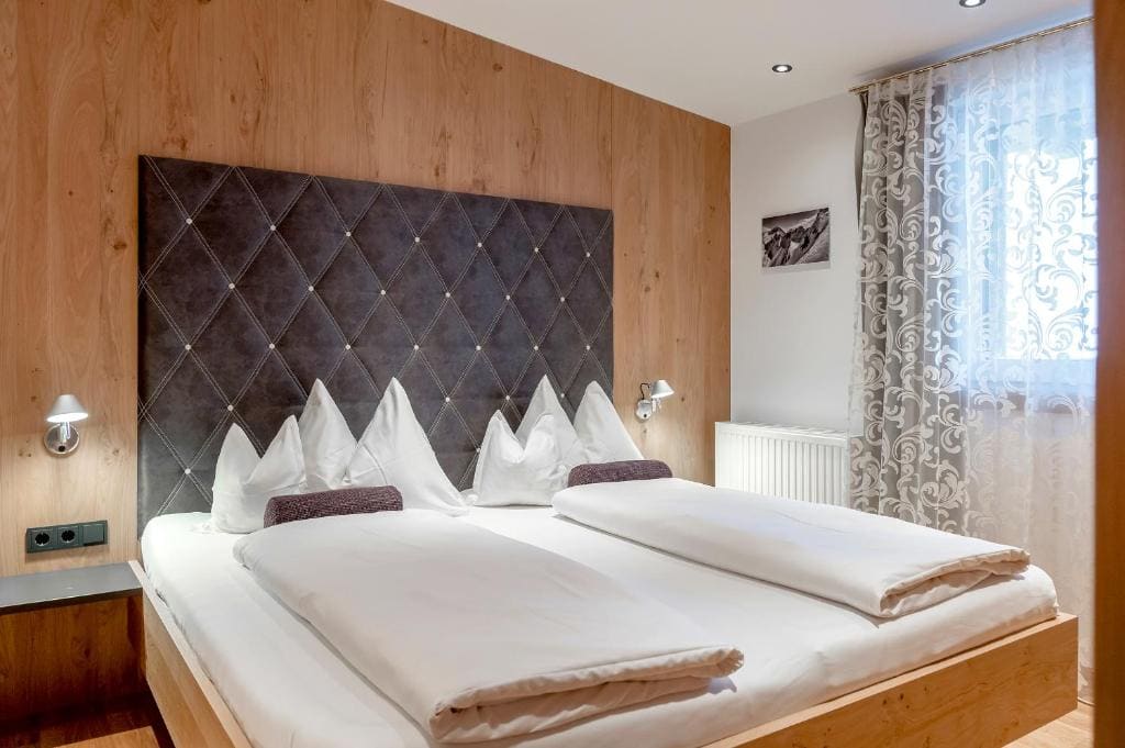 Junior Suite with Mountain View room - Image 1