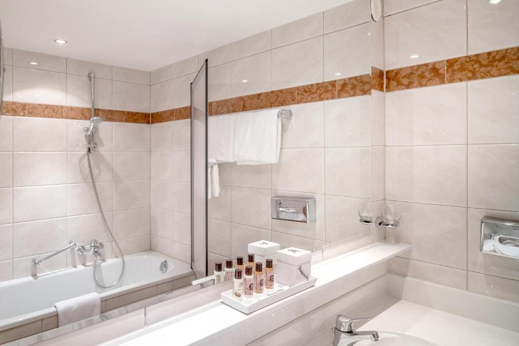 Deluxe Double Room with Balcony room - Image 2