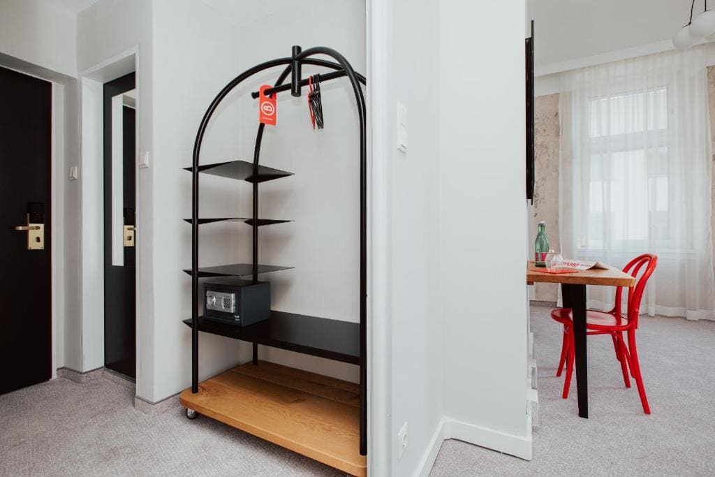 Family Room room - Image 3
