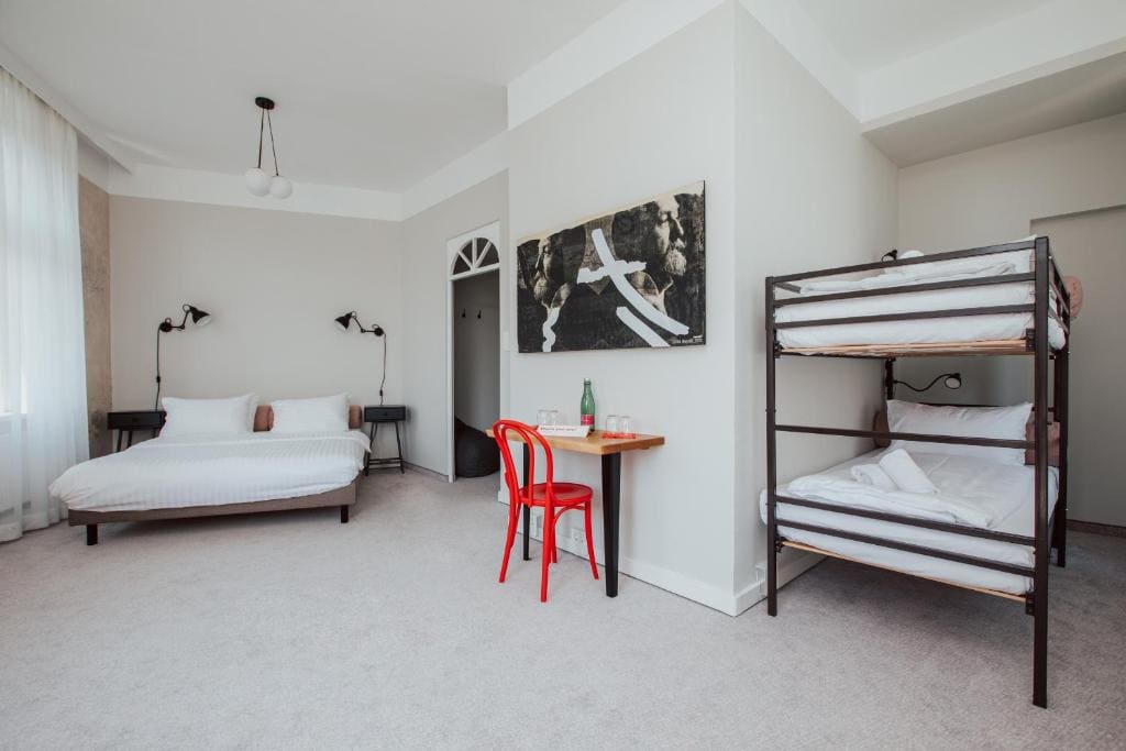 Family Room room - Image 1