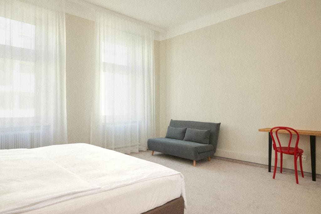 King Studio with Sofa Bed room - Image 1