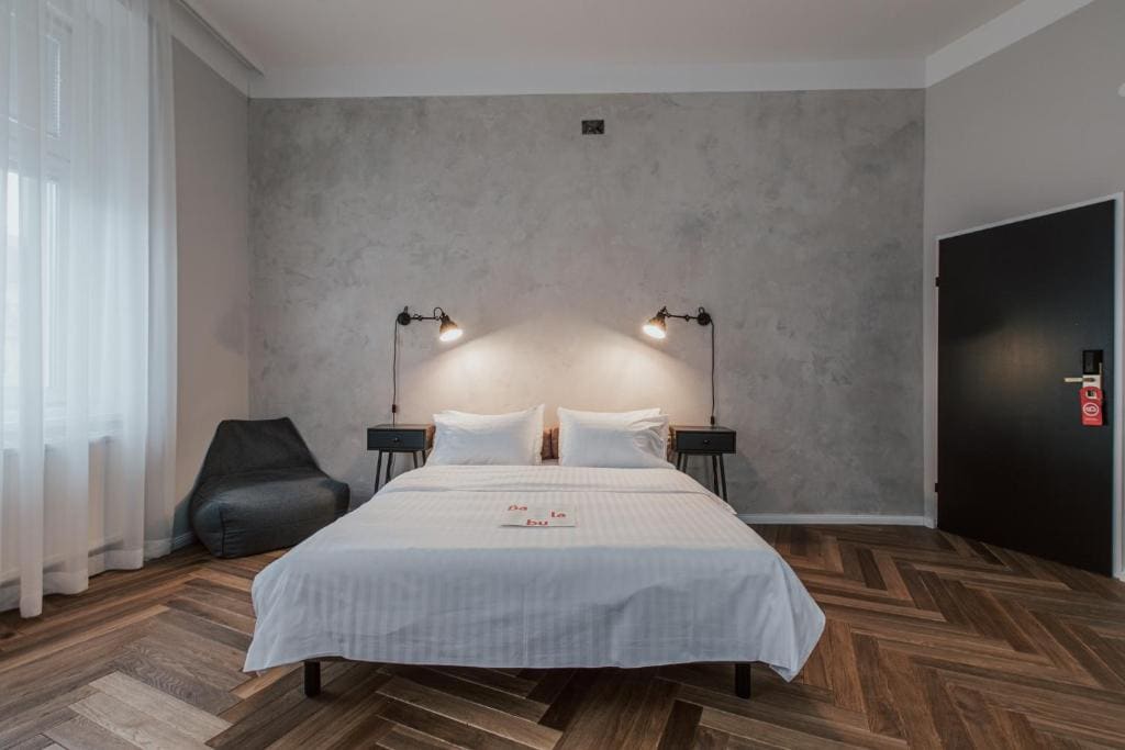Queen Suite room - Image 2