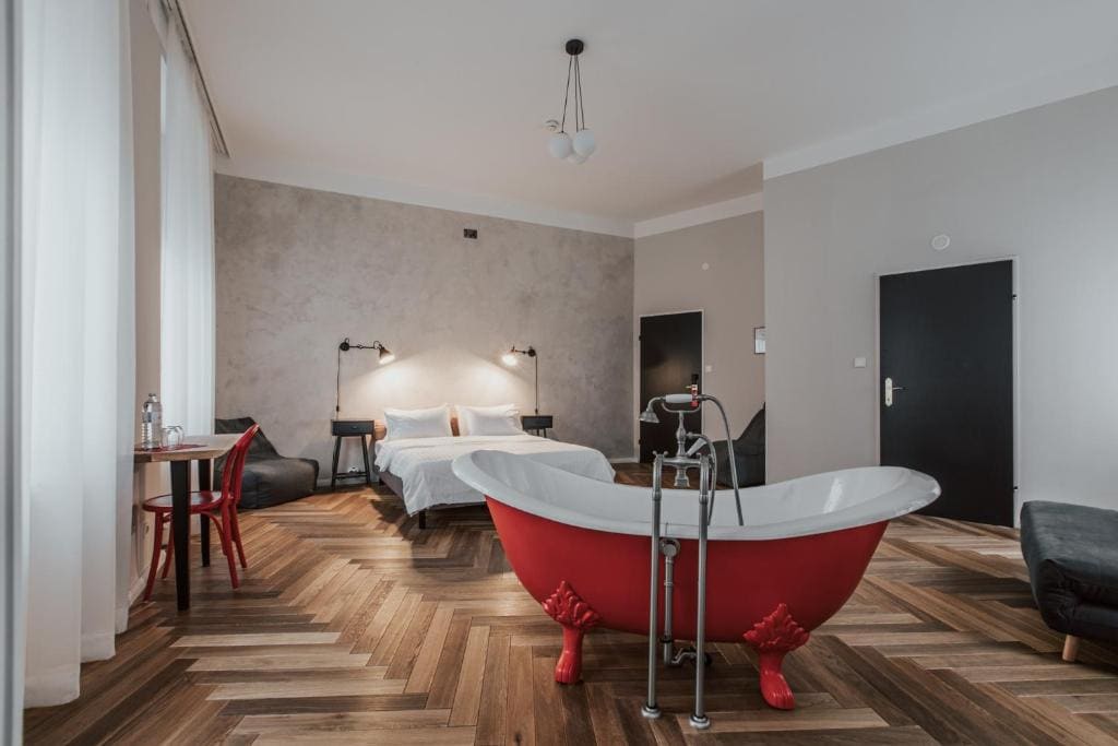 Queen Suite room - Image 1