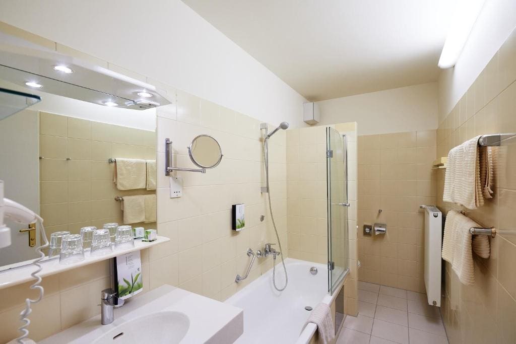Comfort Triple Room room - Image 2