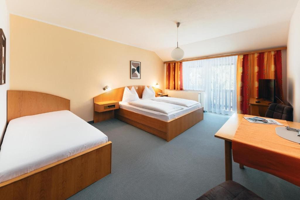 Triple Room with Balcony room - Image 1