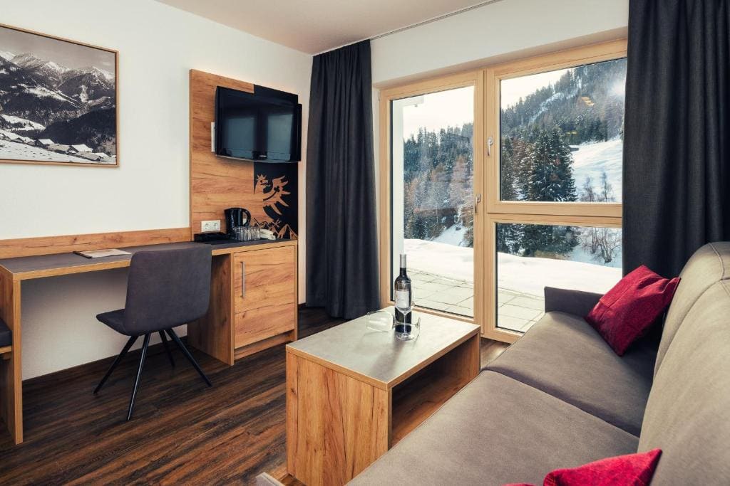 One-Bedroom Suite room - Image 3
