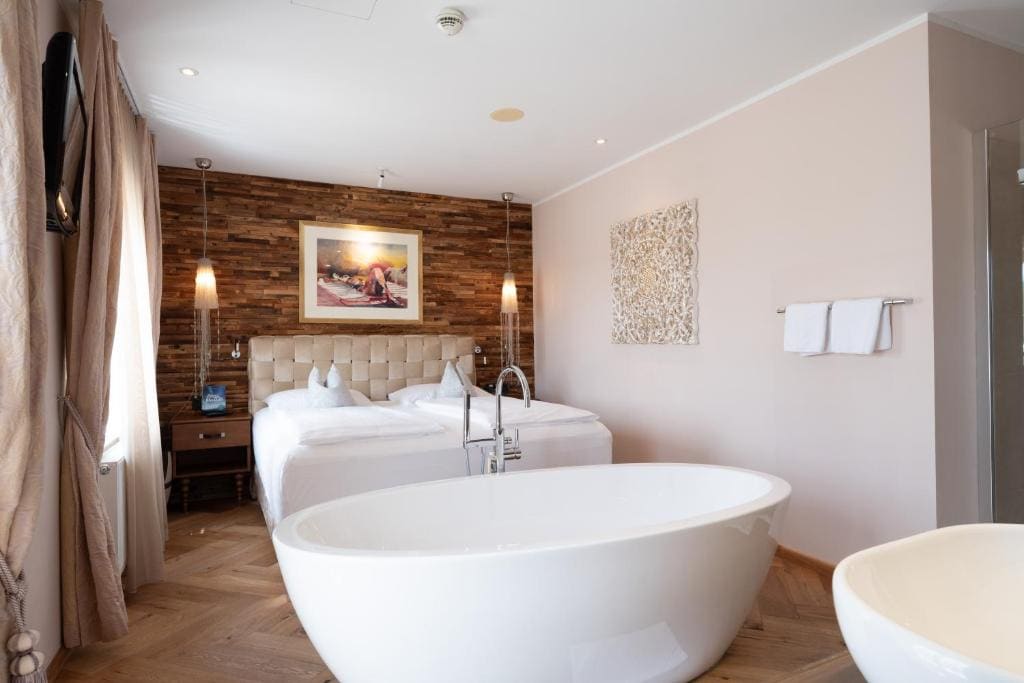 Suite with Garden View room - Image 1