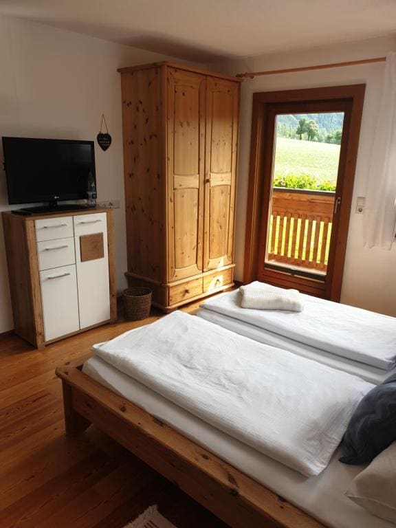 Double Room with Balcony room - Image 1