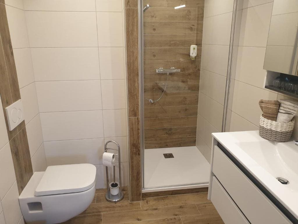 Double Room with Balcony room - Image 3