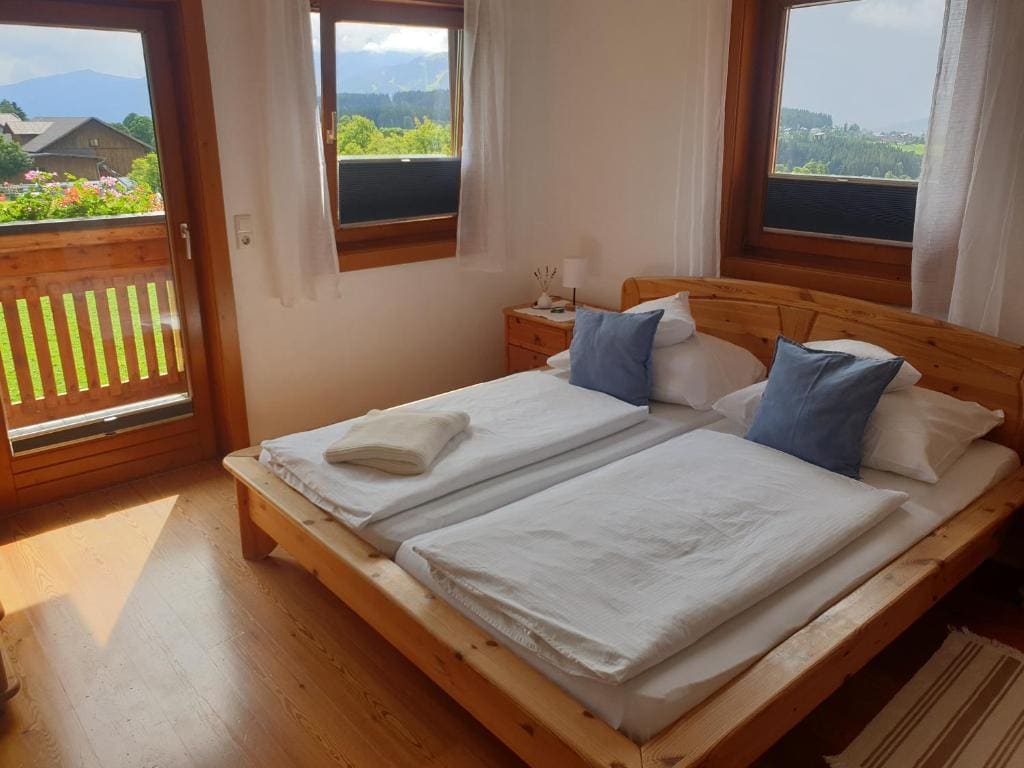 Double Room with Balcony room - Image 2