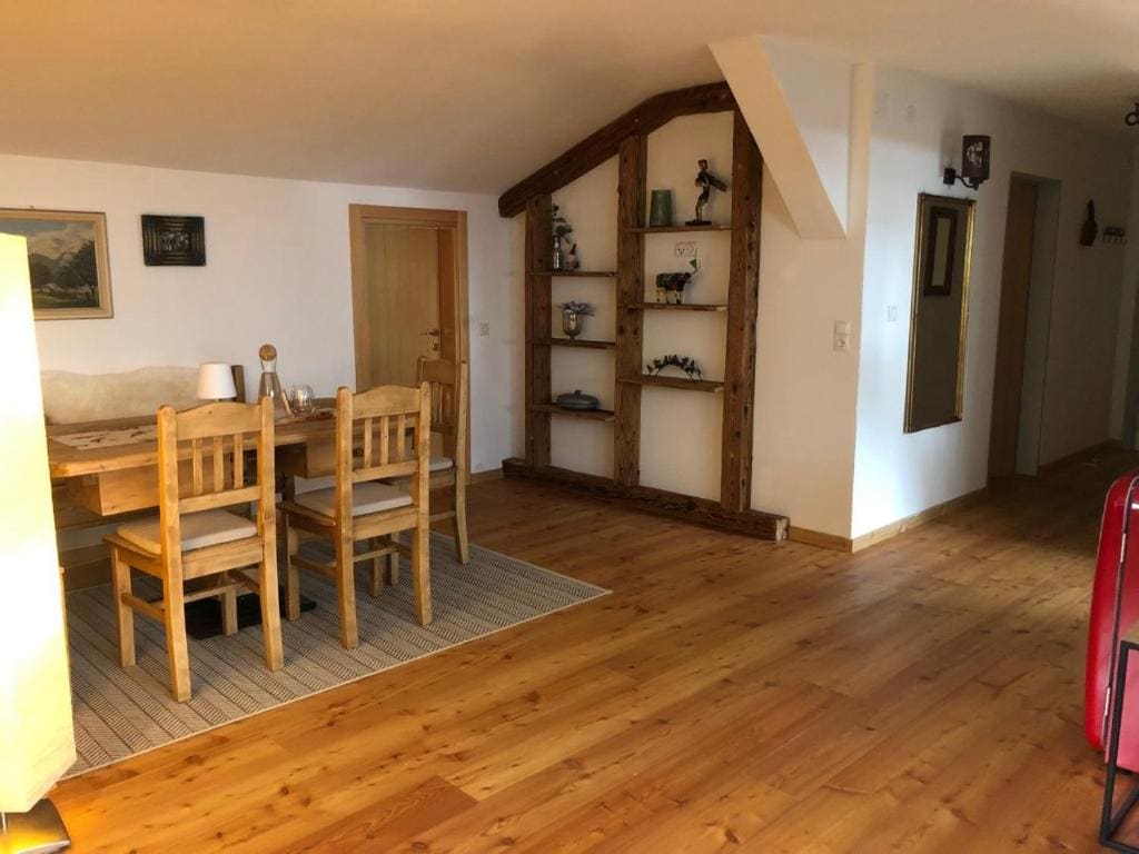Family Room with Mountain View room - Image 3