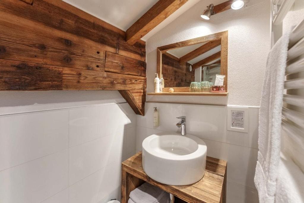 Single Room with Balcony room - Image 2