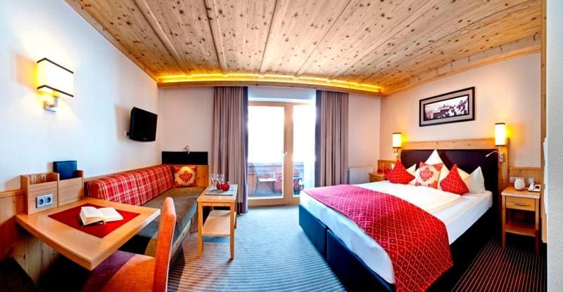 Double Room with Balcony room - Image 1