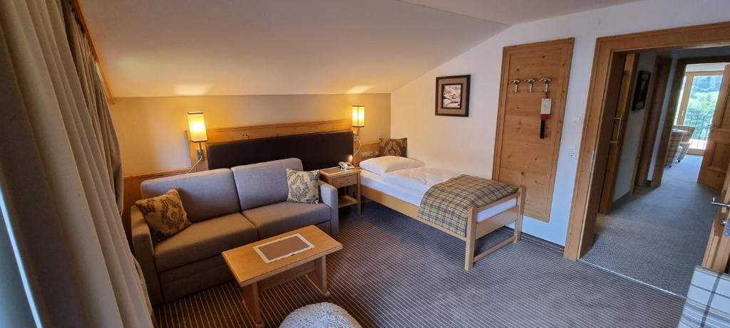 Family Room room - Image 3