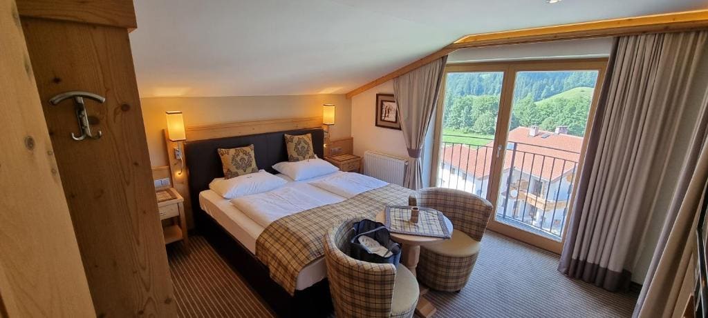 Family Room room - Image 2