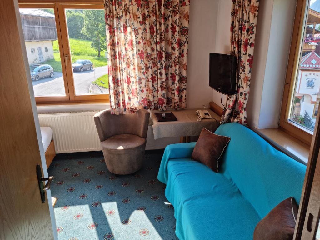 Single Room with Balcony room - Image 1