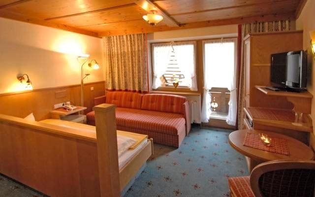 Single Room with Balcony room - Image 2