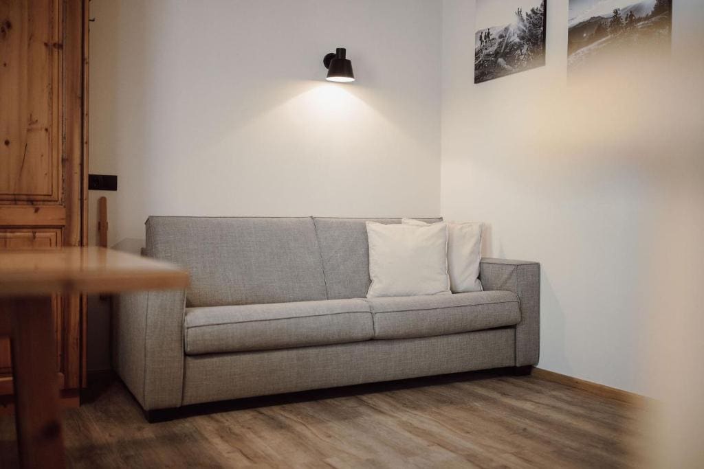 Apartment room - Image 2