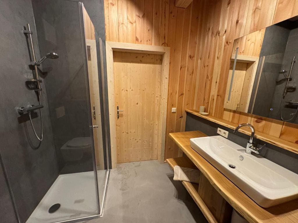 Double Room with Private Bathroom room - Image 1