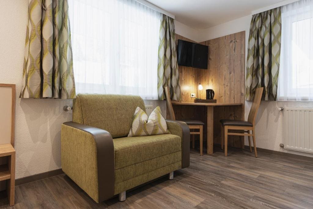 Standard Triple Room room - Image 3