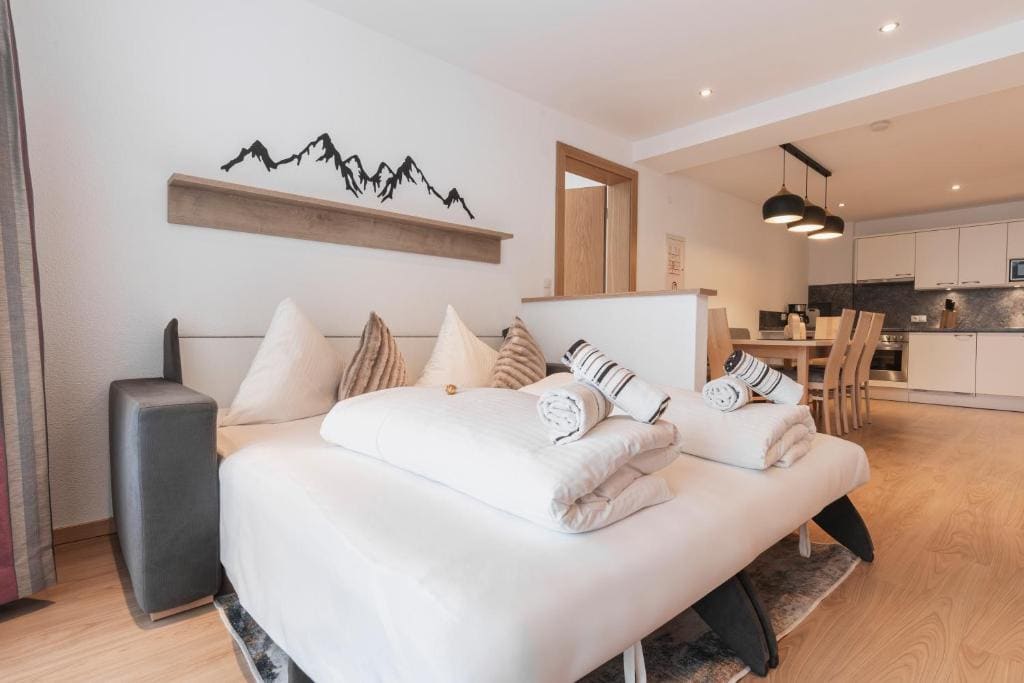 Two-Bedroom Apartment with Balcony room - Image 3