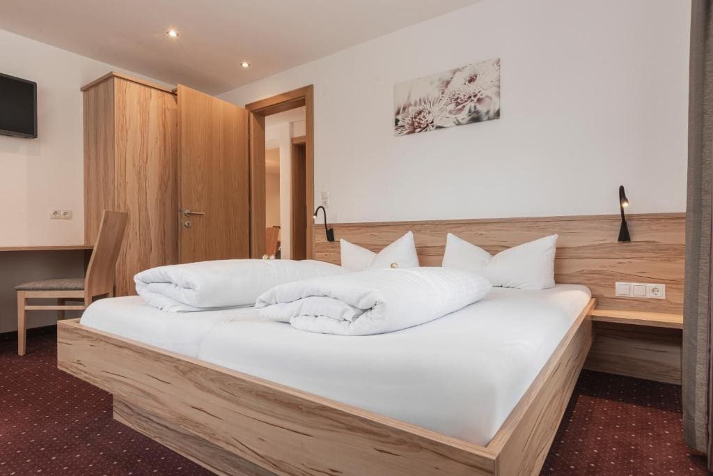 Two-Bedroom Apartment with Balcony room - Image 1