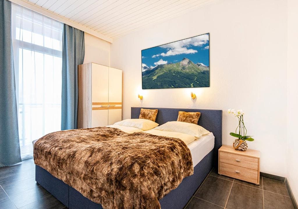 Small Double Room room - Image 2
