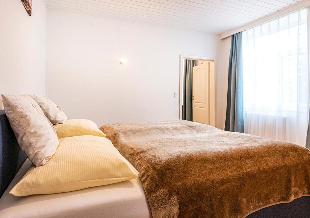 Small Double Room room - Image 1