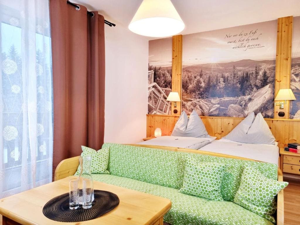 Double Room with Balcony room - Image 3