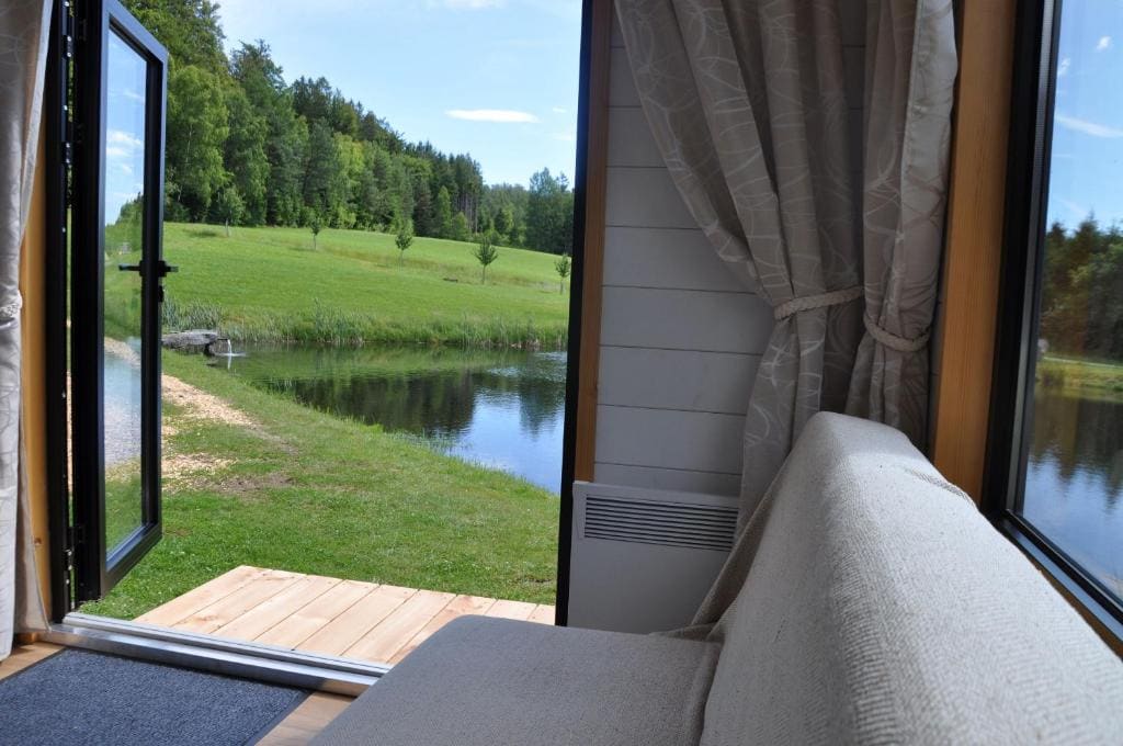 Mobile Home room - Image 2