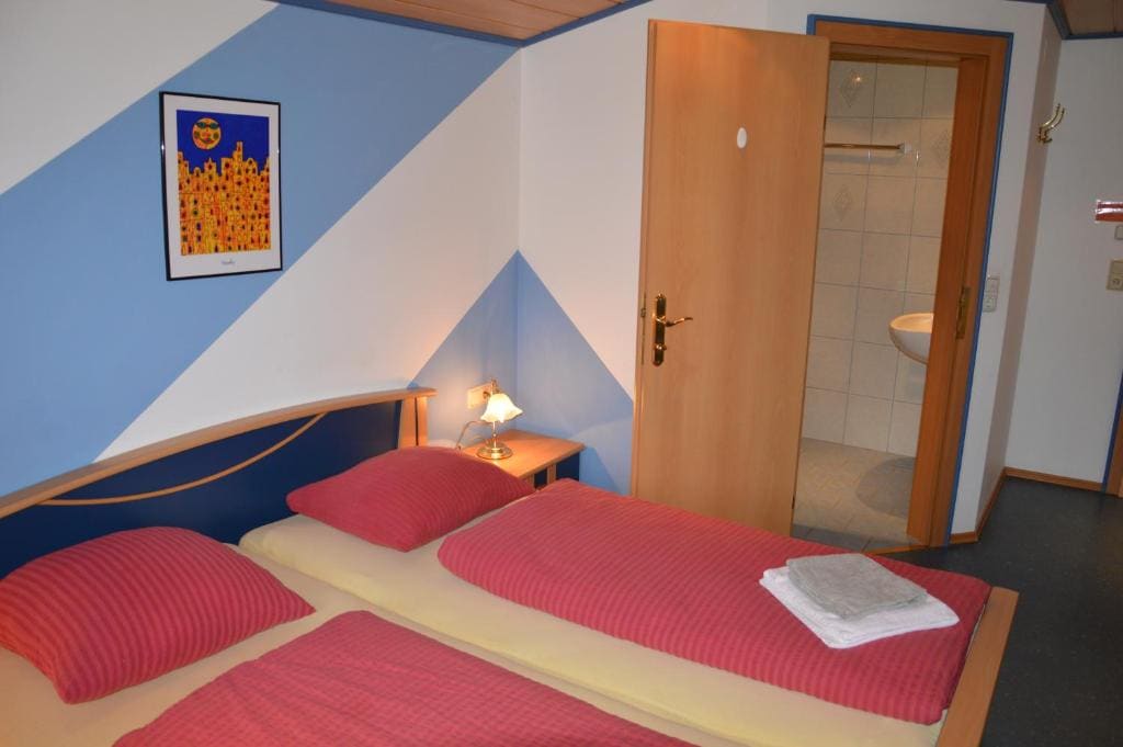 Double Room with Balcony room - Image 3