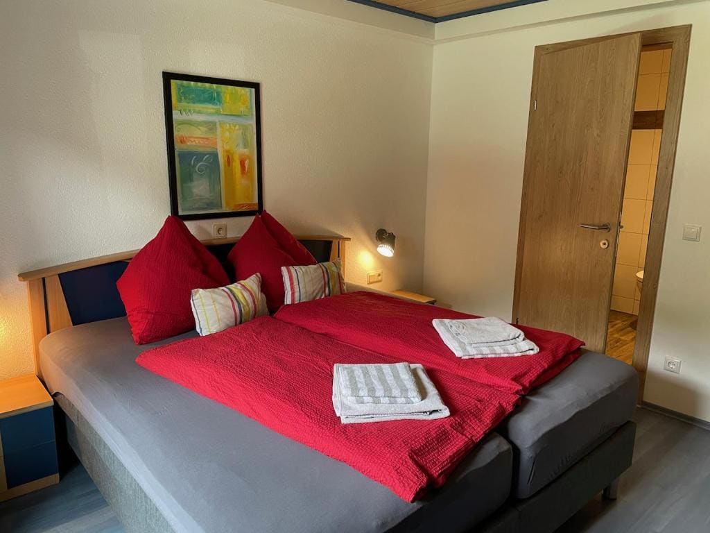One-Bedroom Apartment with Balcony room - Image 3