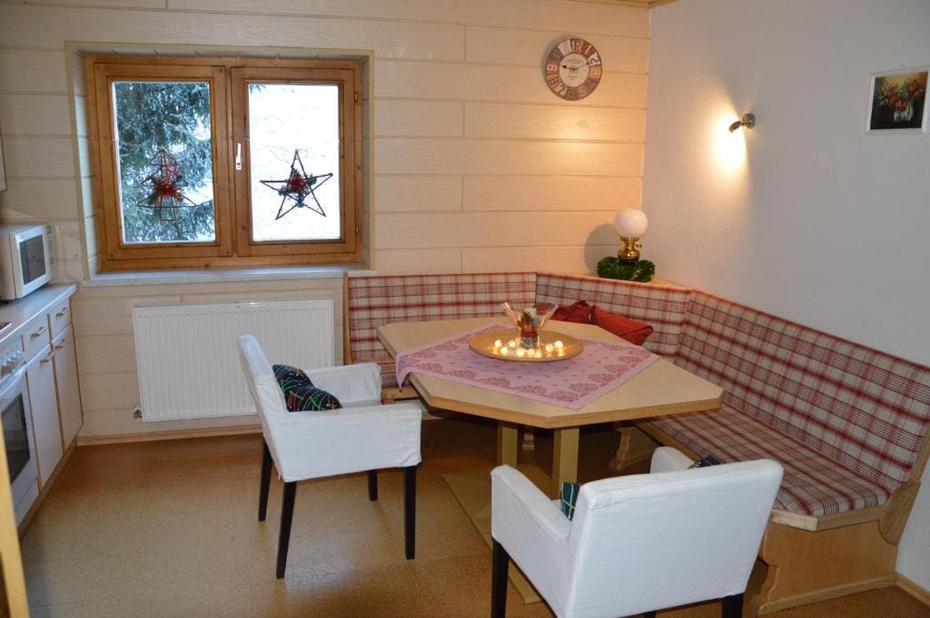 Three-Bedroom Apartment with Balcony room - Image 2