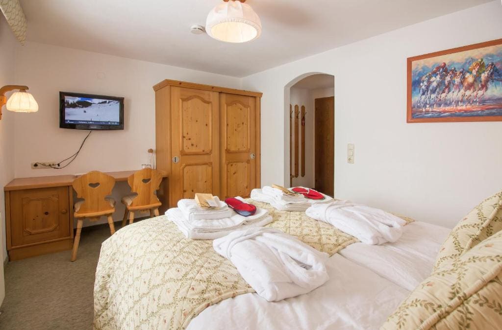 Double or Twin Room room - Image 1
