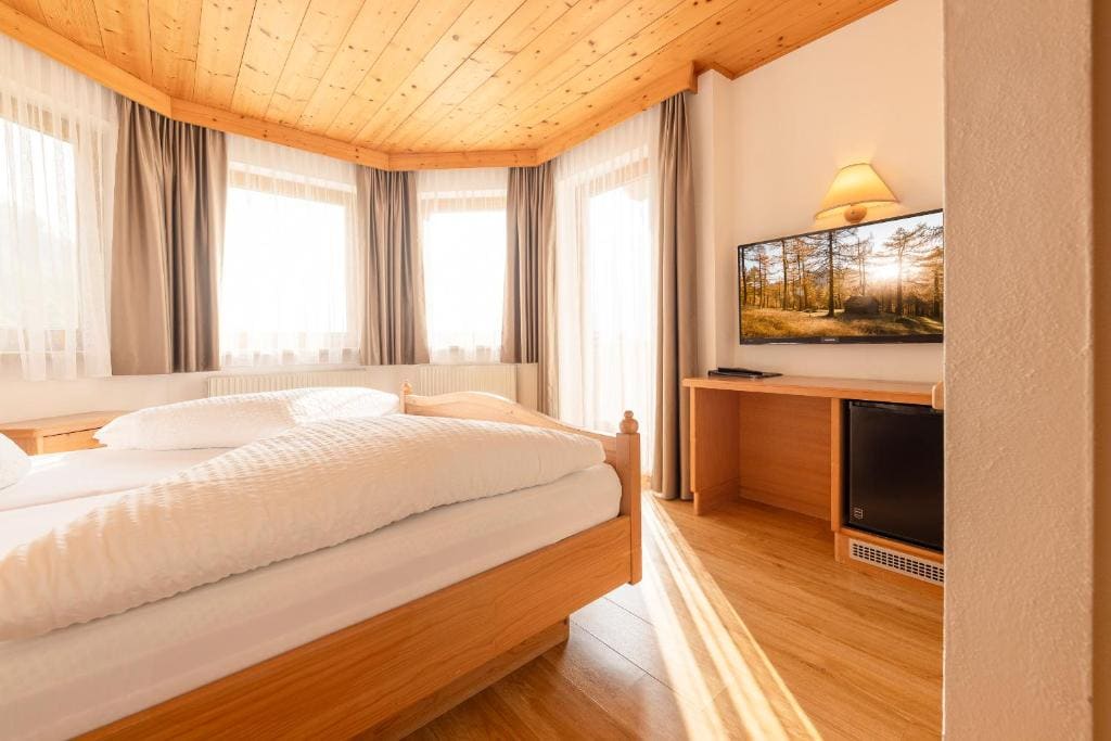 Double Room with Balcony room - Image 2