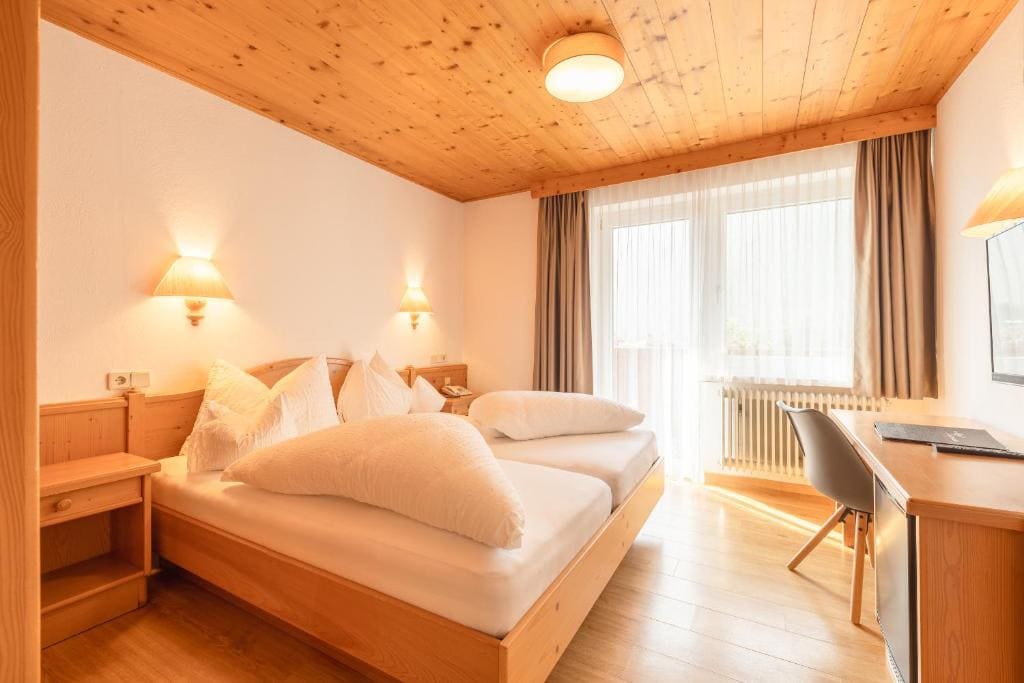 Double Room with Balcony room - Image 1