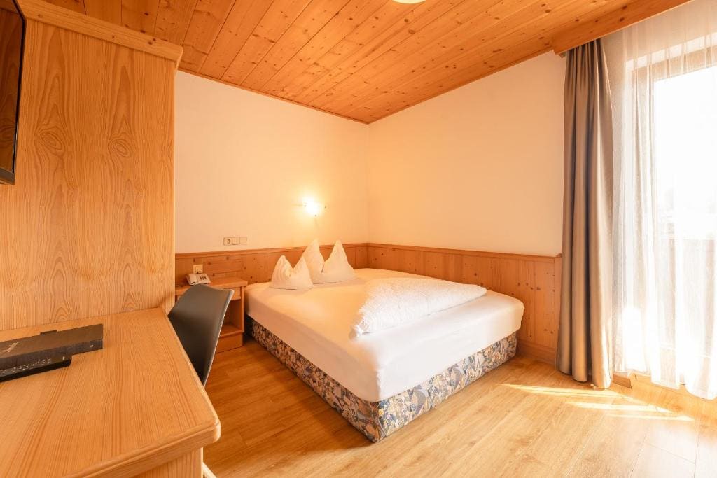 Single Room with Balcony room - Image 1