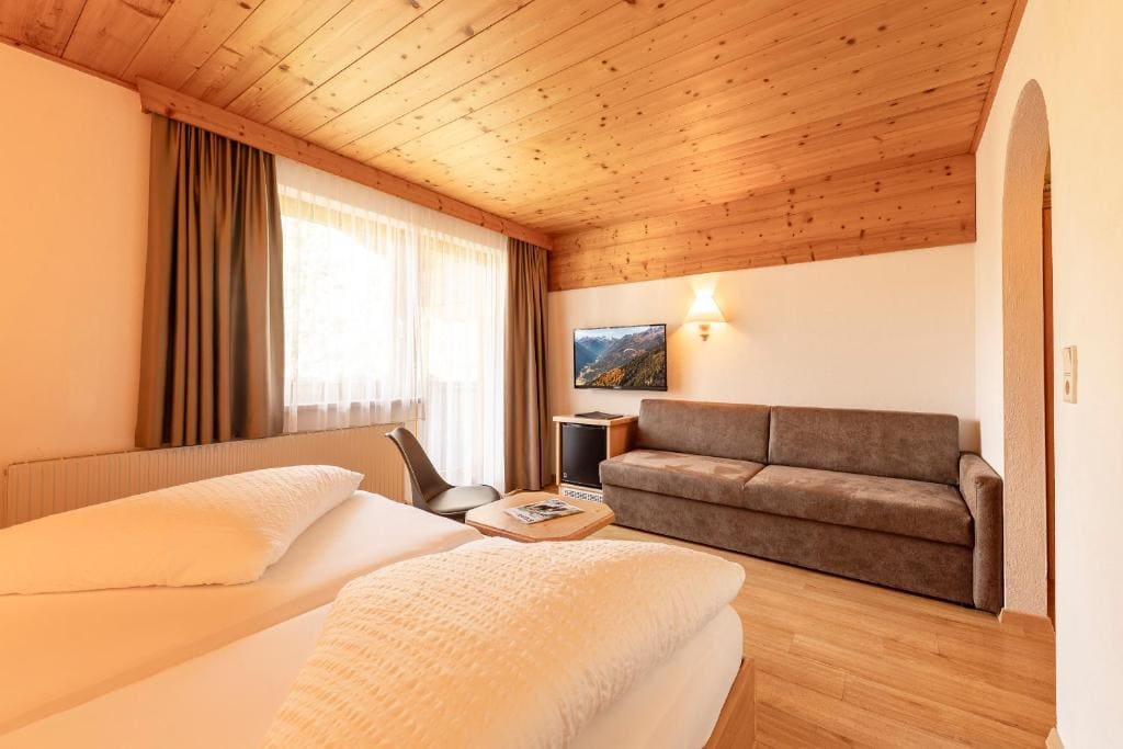 Triple Room with Balcony room - Image 3
