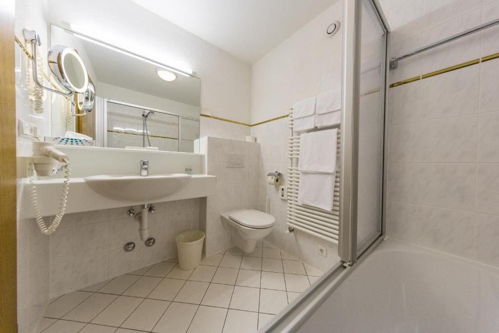 Classic Double Room with Balcony room - Image 2
