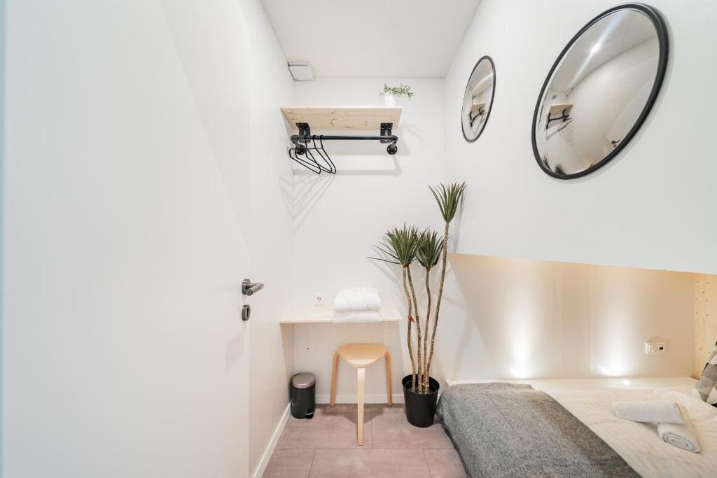 Double Room with Shared Bathroom room - Image 2
