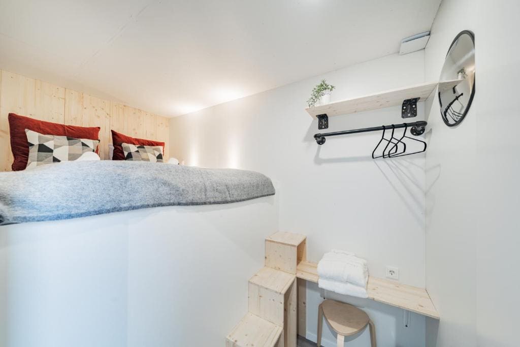 Single Room with Shared Shower and Toilet room - Image 1