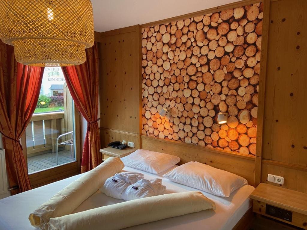Double Room with Balcony room - Image 3