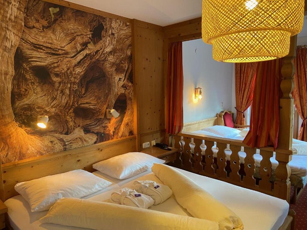Quadruple Room with Balcony room - Image 1