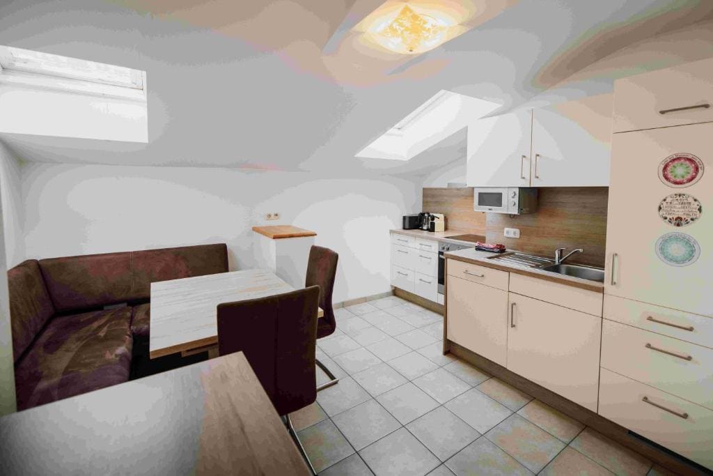 Two-Bedroom Apartment with Mountain View room - Image 2