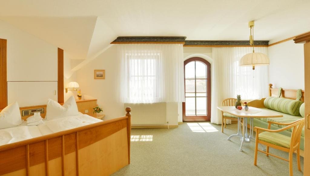Junior Suite with Balcony room - Image 1