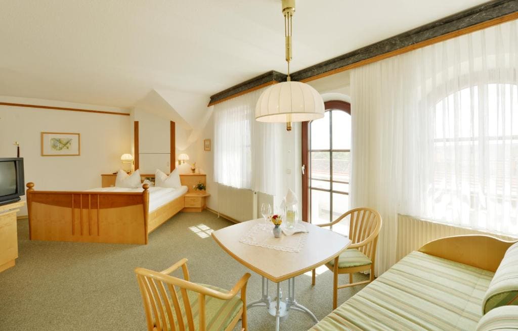 Junior Suite with Balcony room - Image 2