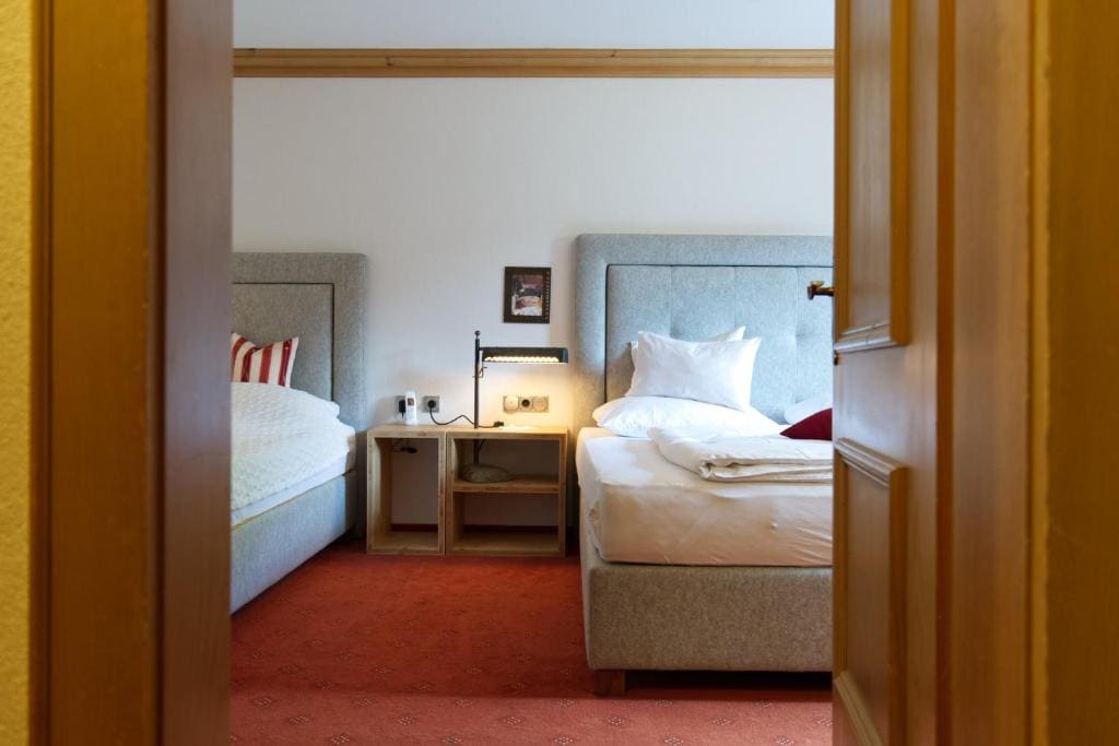 Double Room with Balcony room - Image 3