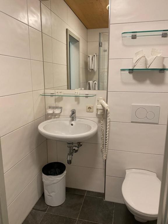 Budget Double Room room - Image 3