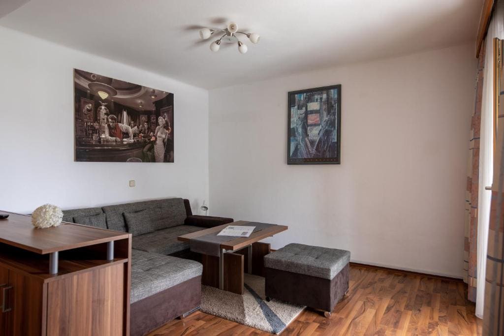 One-Bedroom Apartment room - Image 1