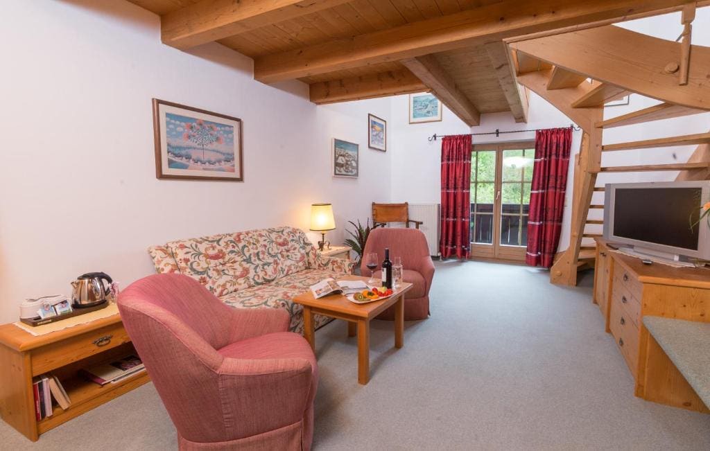 One-Bedroom Suite with Balcony room - Image 1